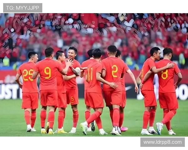 国足踢关岛现场欢呼图片（国足踢关岛现场欢呼图片大全）sports